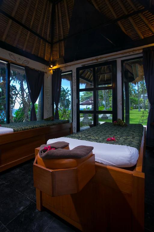 Postel nebo postele na pokoji v ubytování Holiday Resort Lombok