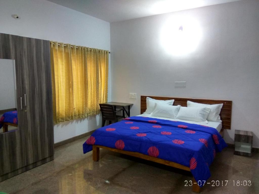 Postel nebo postele na pokoji v ubytování Aashraya Homestay