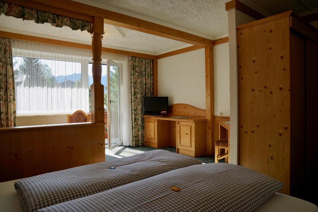 Postel nebo postele na pokoji v ubytování Garni Hotel Wildanger