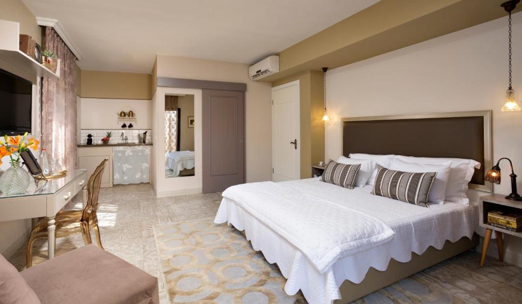 Postel nebo postele na pokoji v ubytování Shtarkman Erna Boutique Hotel Nahariya