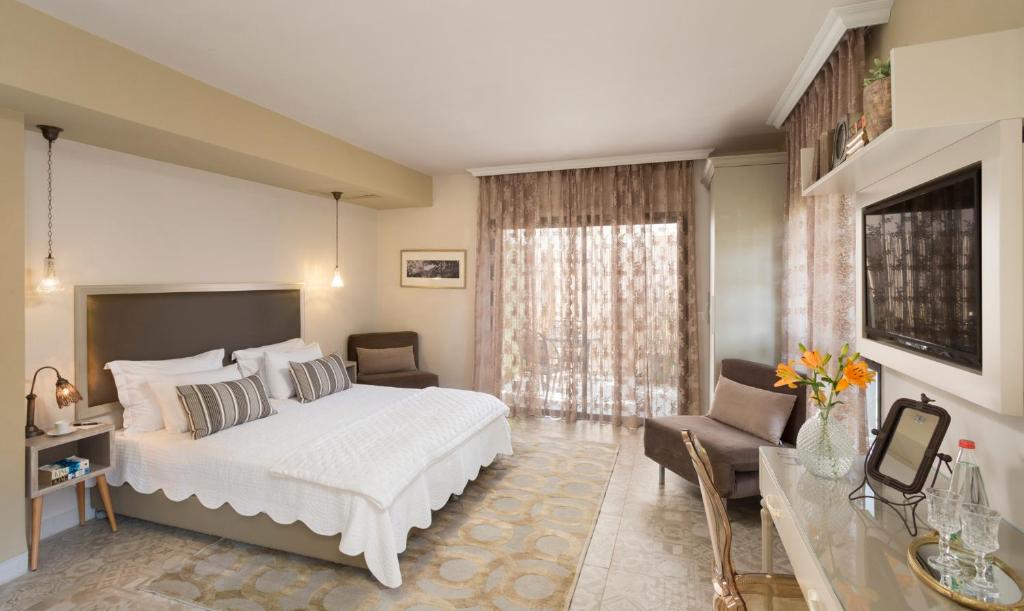 Postel nebo postele na pokoji v ubytování Shtarkman Erna Boutique Hotel Nahariya