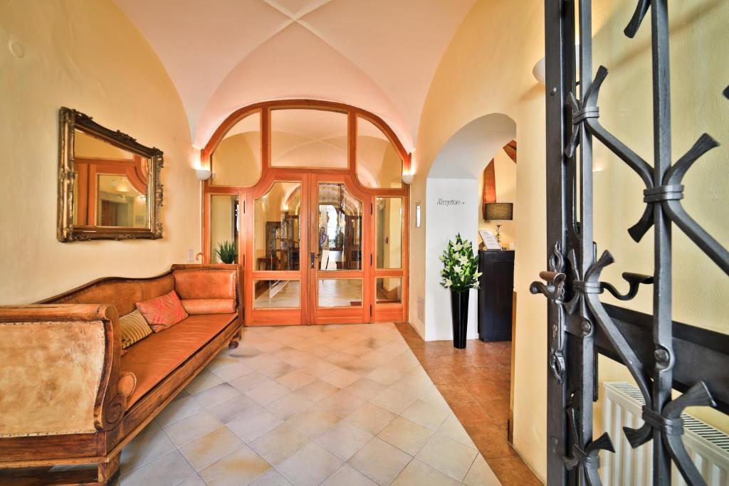 Posezení v ubytování Questenberg Hotel