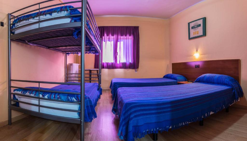 Posteľ alebo postele v izbe v ubytovaní Hostal Urgell