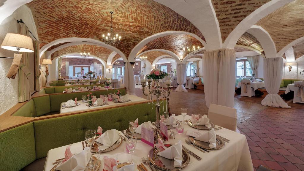 Restaurace v ubytování Gasthaus Forster am See - Eching bei Landshut