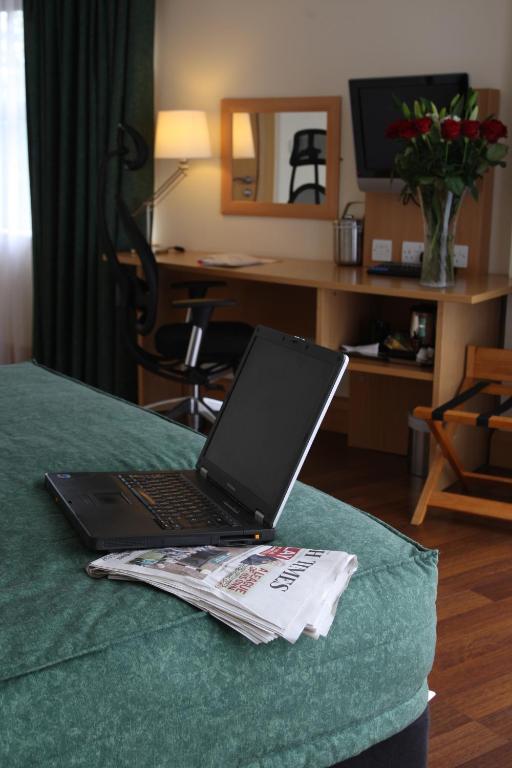 TV a/nebo společenská místnost v ubytování Station House Hotel Letterkenny
