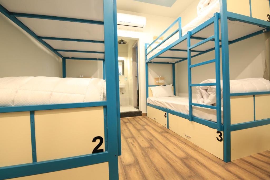 Postel nebo postele na pokoji v ubytování Blue Beds Hostel