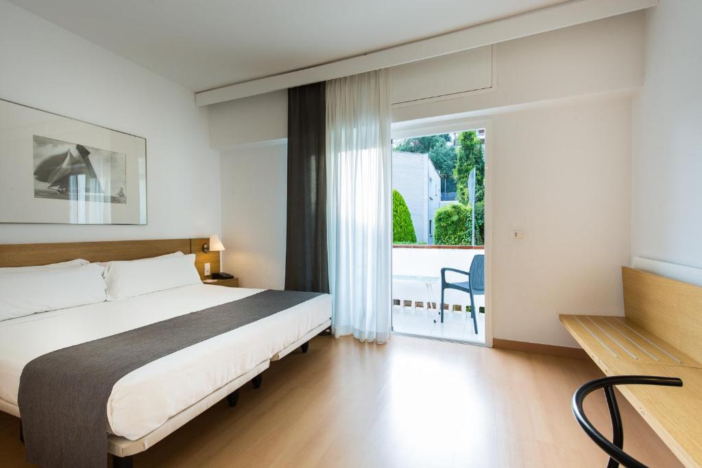 Postel nebo postele na pokoji v ubytování Gran Hotel Reymar 4 Sup
