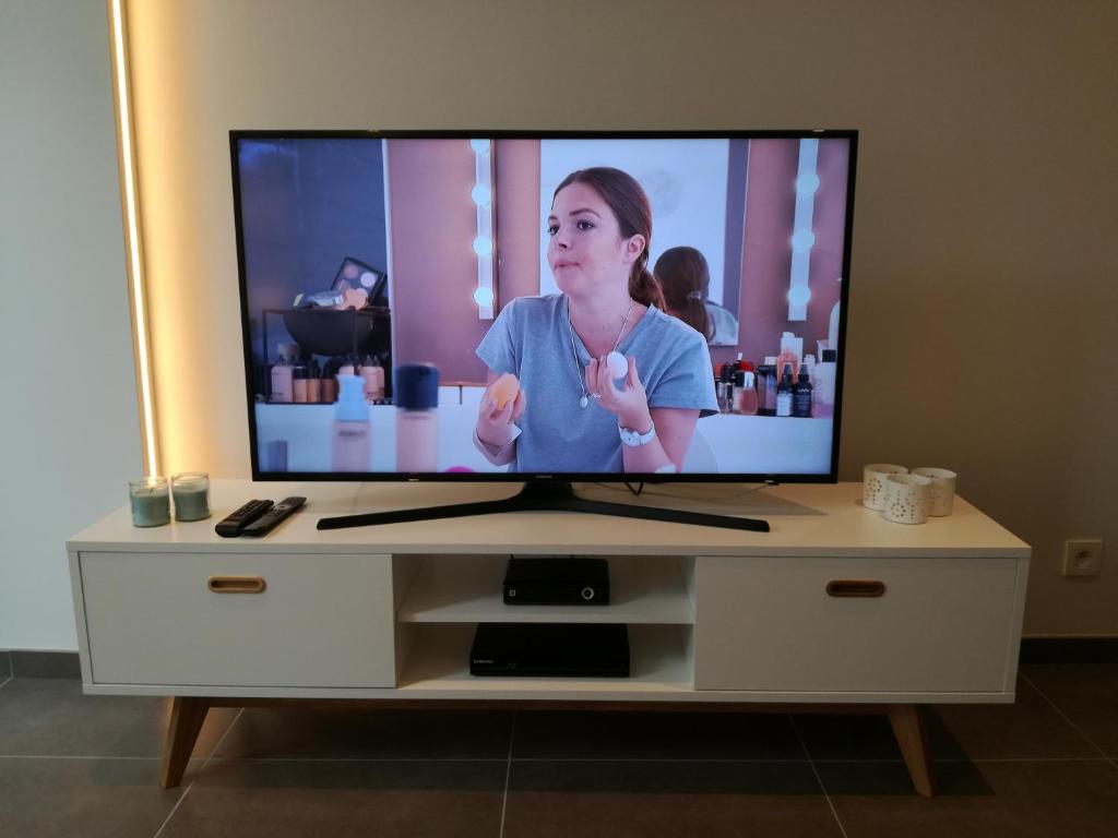 TV a/nebo společenská místnost v ubytování The Front Door N12