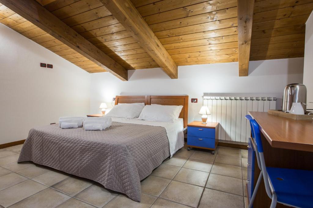 Postel nebo postele na pokoji v ubytování Le Campane di Assisi