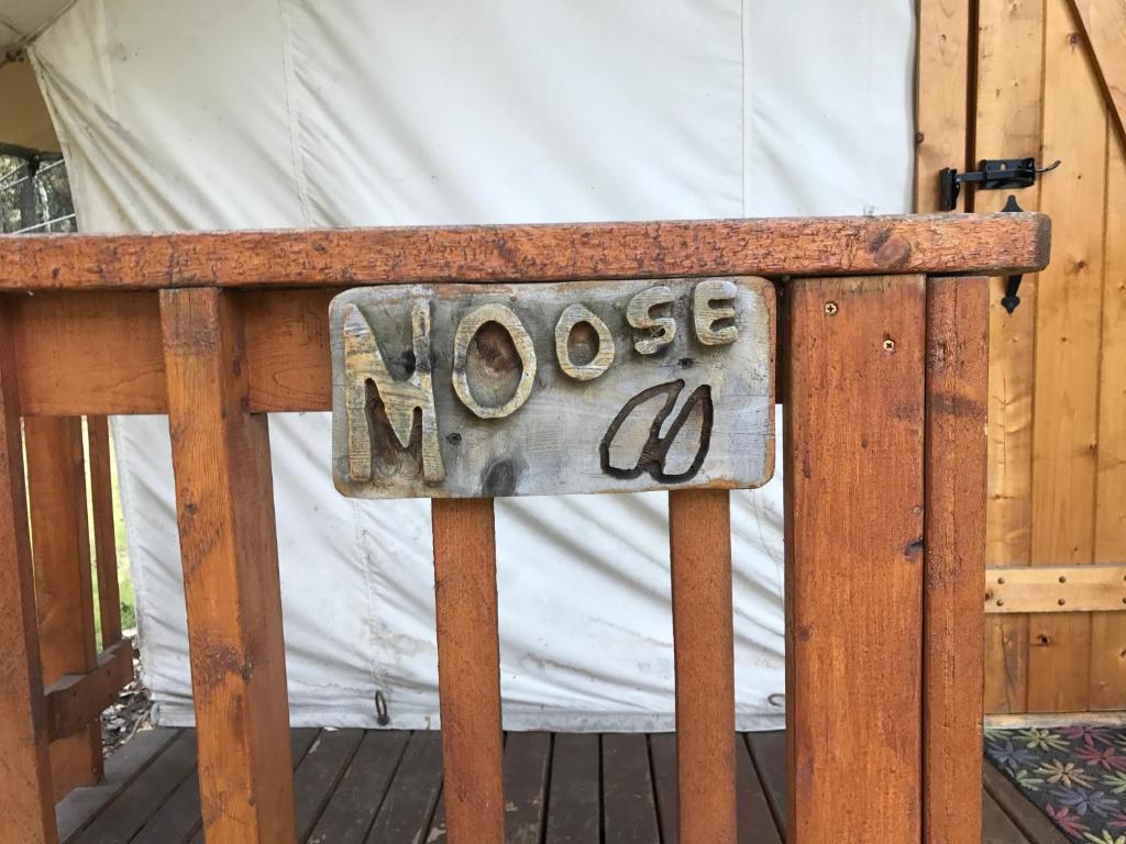 Postel nebo postele na pokoji v ubytování Sven's Basecamp Hostel
