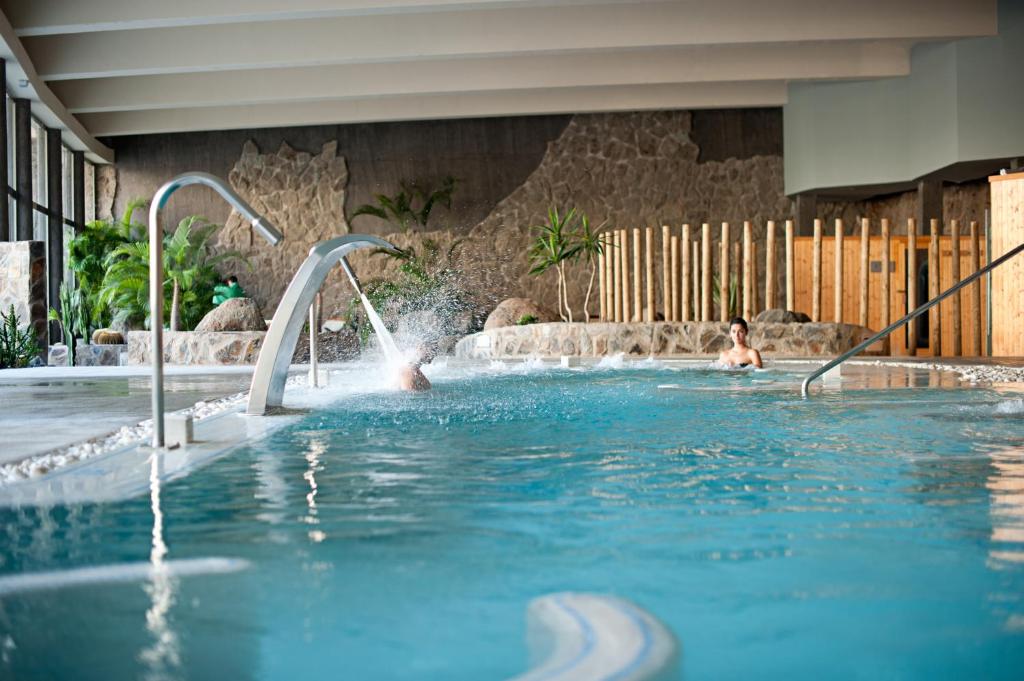 Bazén v ubytovaní Hotel LIVVO Valle Taurito & Aquapark alebo v jeho blízkosti
