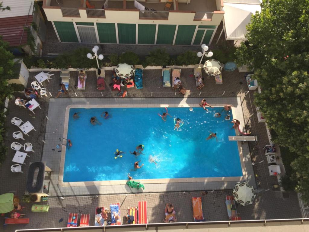 Bazén v ubytování Hotel Beverly nebo v jeho okolí