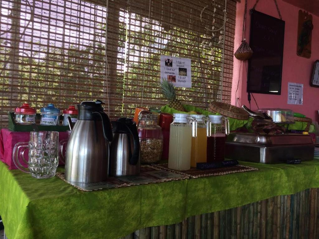 Kemudahan buat kopi dan teh di Tamarind Tree Hotel