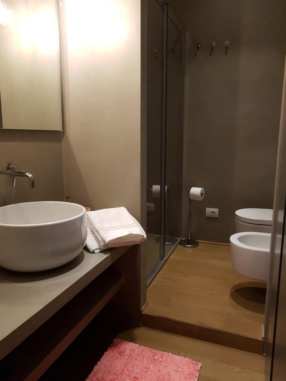 A bathroom at Madeleine apartments - Brera