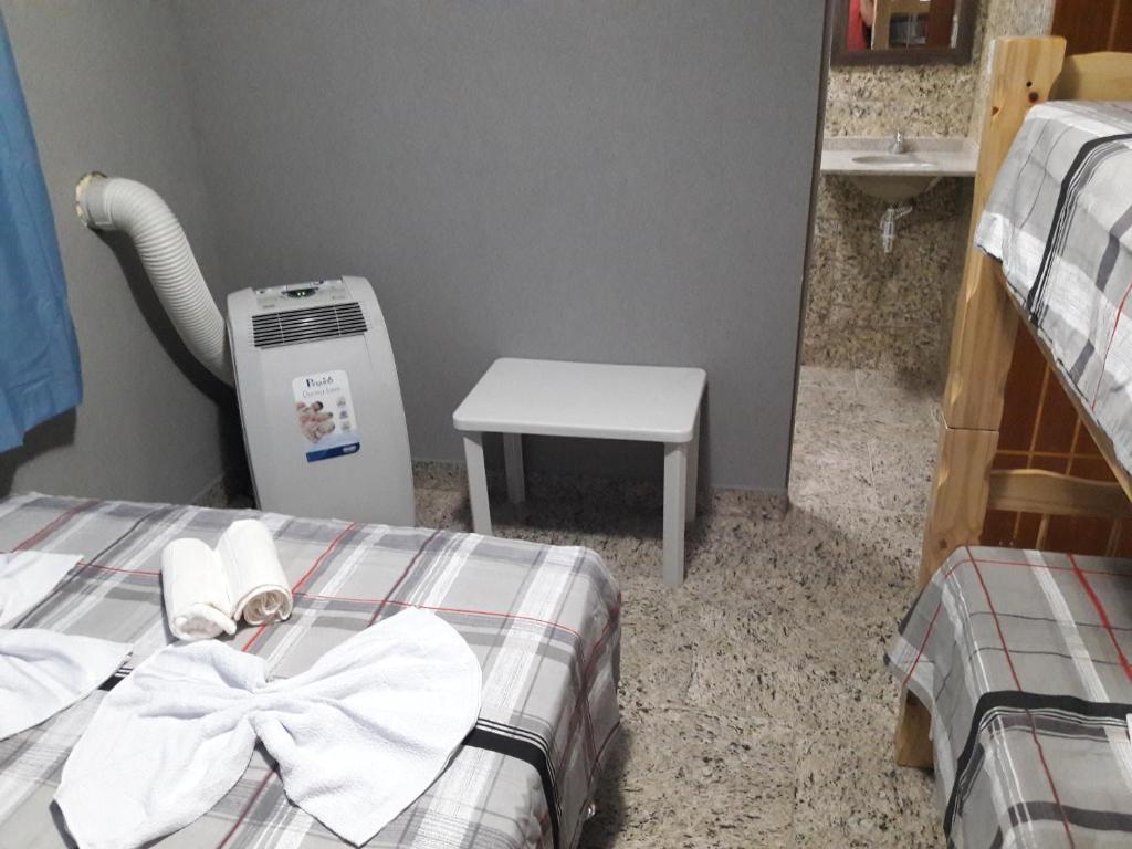 Postel nebo postele na pokoji v ubytování Hostel Falcão-Suites Privativas com Ar Condicionado