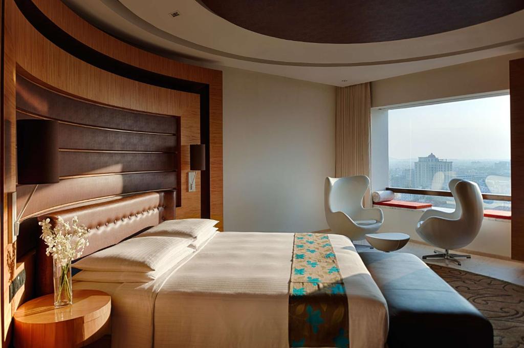 Voodi või voodid majutusasutuse Hyatt Regency Chennai toas
