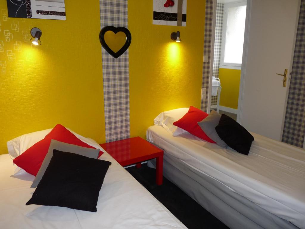 Postel nebo postele na pokoji v ubytování Hôtel Patton