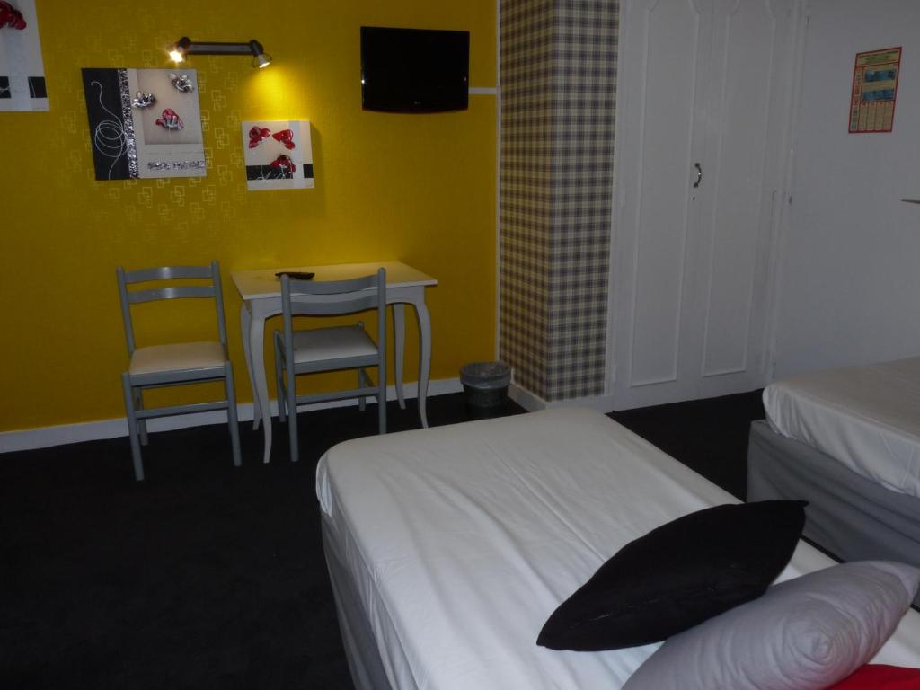 Postel nebo postele na pokoji v ubytování Hôtel Patton