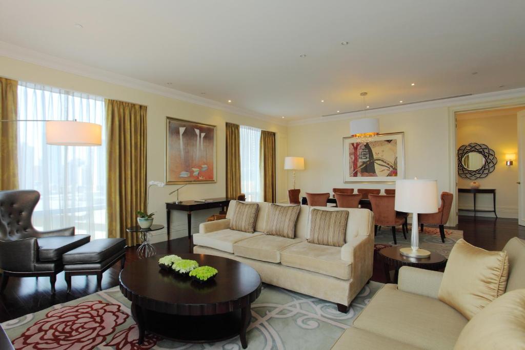 Raffles Makati - Suite Legacy