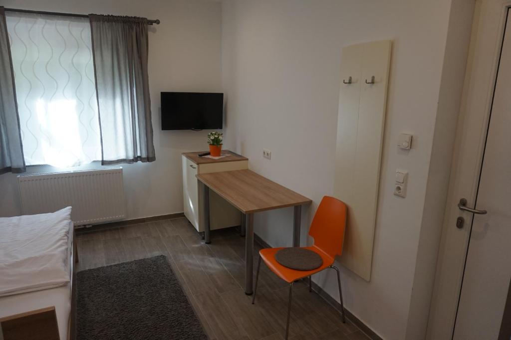Televízia a/alebo spoločenská miestnosť v ubytovaní Gösserhof