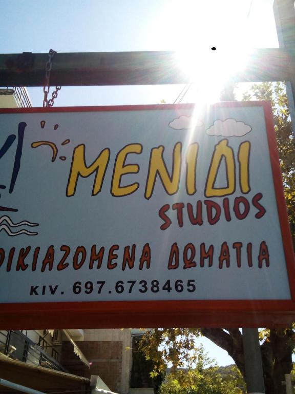 Certifikát, hodnocení, plakát nebo jiný dokument vystavený v ubytování menidistudios