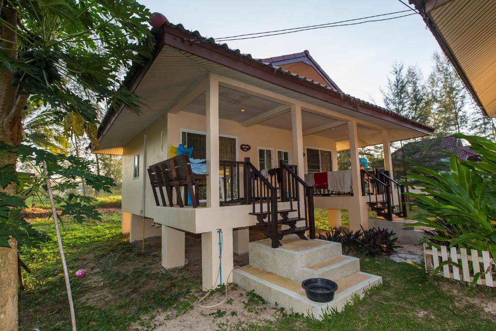 Pranee Beach Bungalows - Sea View Bungalow
