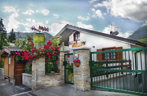 Výhľad na hory alebo výhľad na hory priamo z of the bed and breakfast