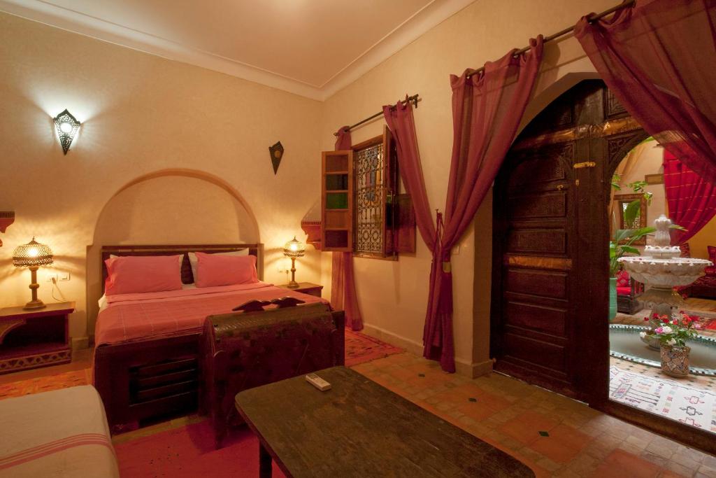 Postel nebo postele na pokoji v ubytování Riad Wardate Rita
