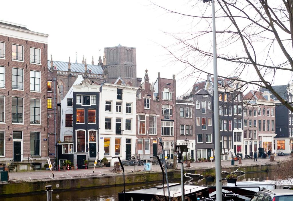 Nespecifikovaný výhled na destinaci Amsterdam nebo výhled na město při pohledu z penzionu