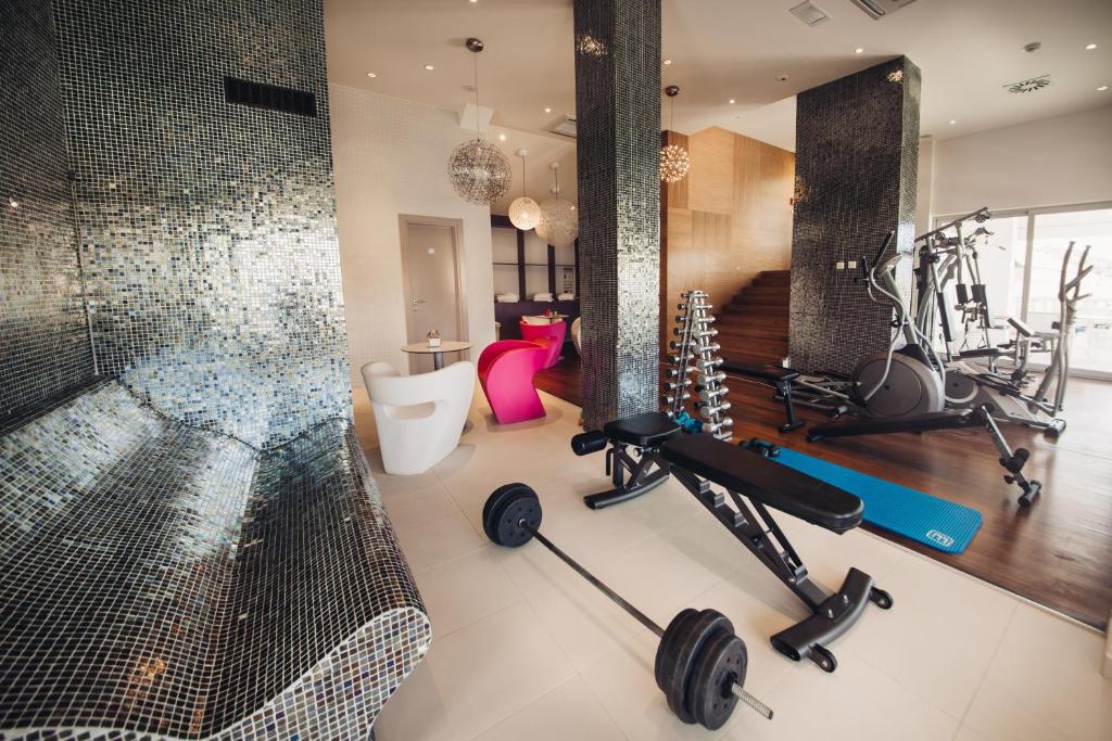Fitness centrum a/nebo fitness zařízení v ubytování Hotel Korkyra