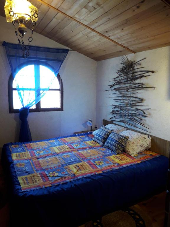 Uma cama ou camas num quarto em Гостевой Дом