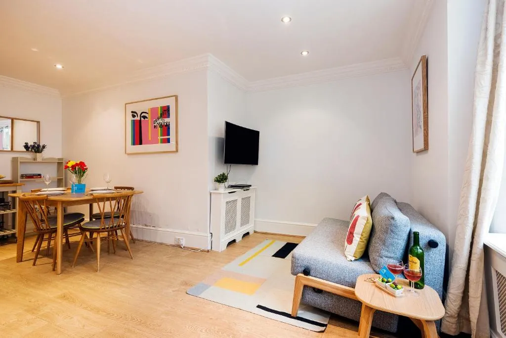 The Talbot Road Gem, Londra, Marea Britanie