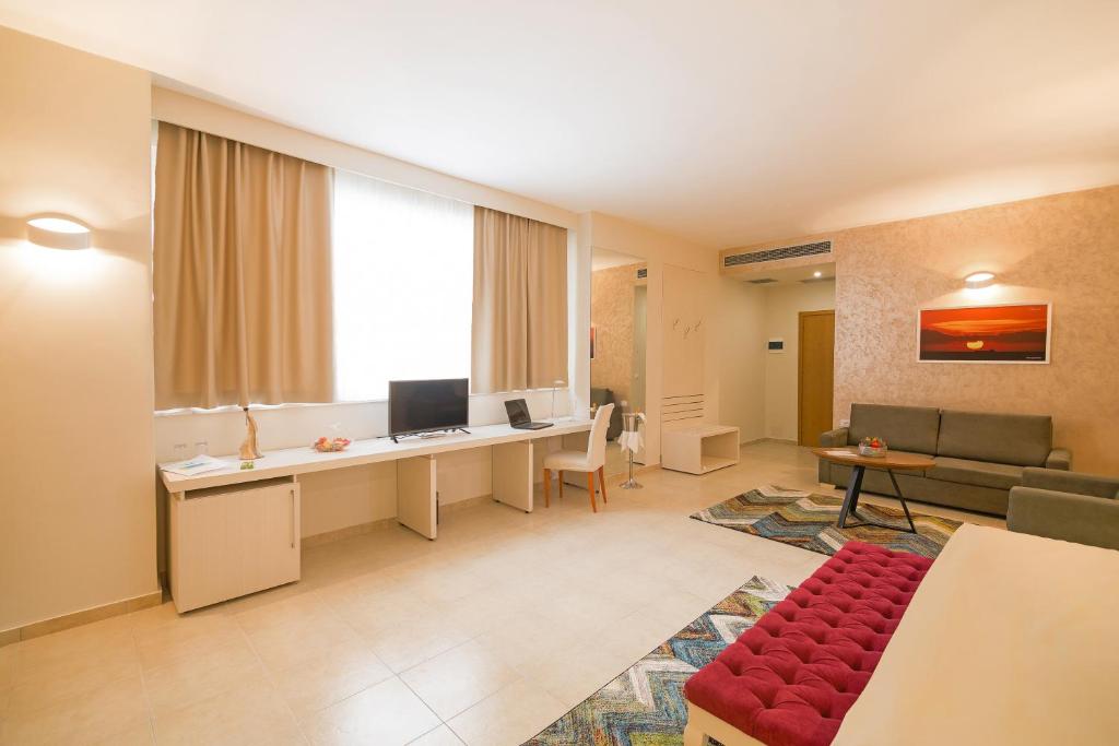 TV a/nebo společenská místnost v ubytování Horizont Hotel