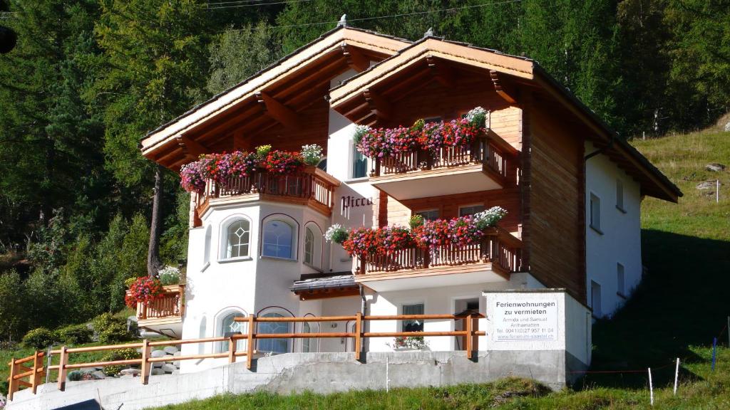 Gallery image of Haus Piccolo in Saas-Grund