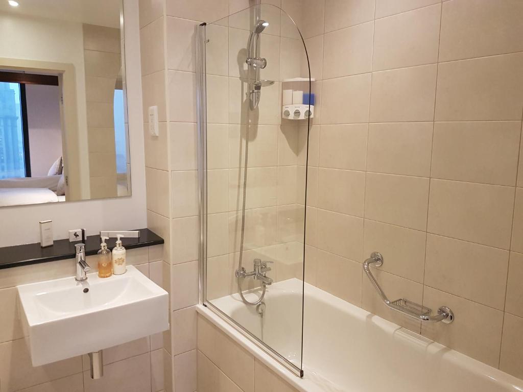 Koupelna v ubytování Excelsior Apartments - Liverpool Central - Free Parking - AirCon