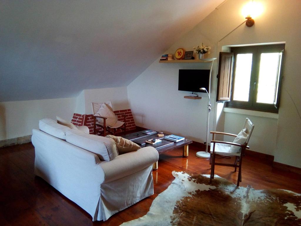 A television and/or entertainment centre at O Rincón de David
