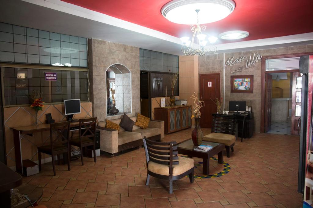 TV a/nebo společenská místnost v ubytování Tropical Inn Hotel