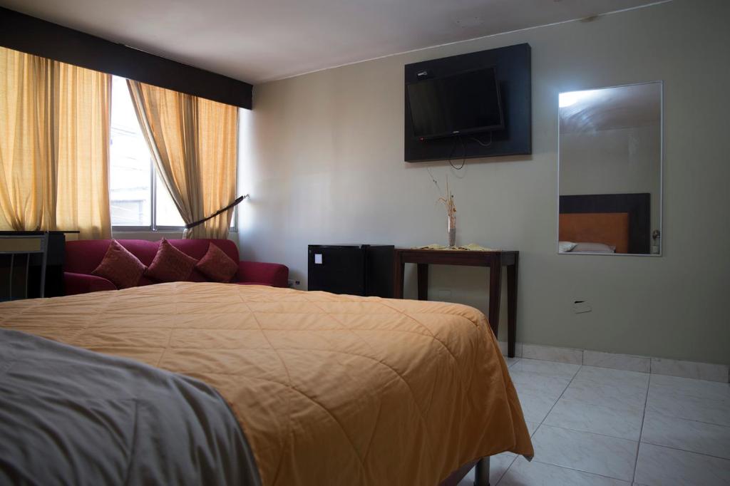Postel nebo postele na pokoji v ubytování Tropical Inn Hotel