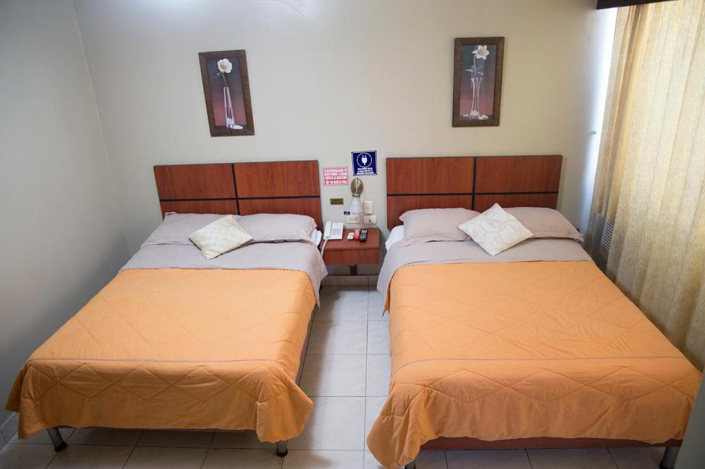 Postel nebo postele na pokoji v ubytování Tropical Inn Hotel