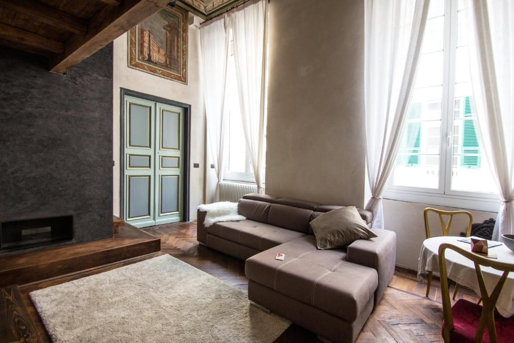 A seating area at Charming Genova | Residenza d'epoca