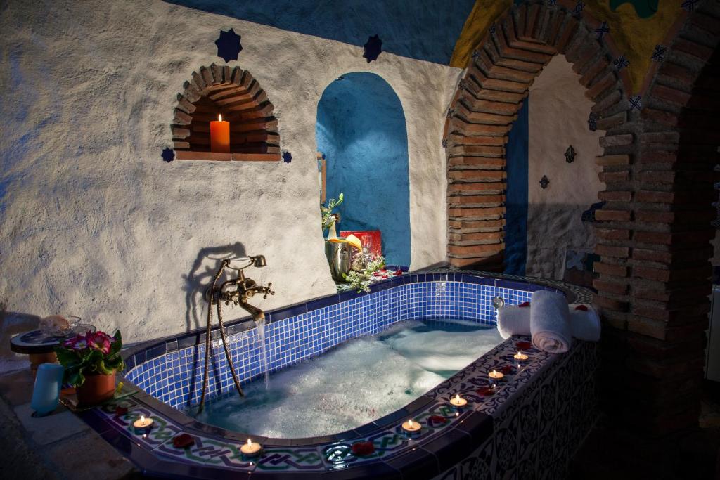 Basen w obiekcie Casas Cueva Cazorla lub w pobliżu