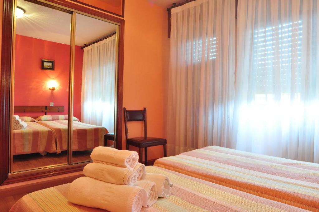 Postel nebo postele na pokoji v ubytování Hostal Europa