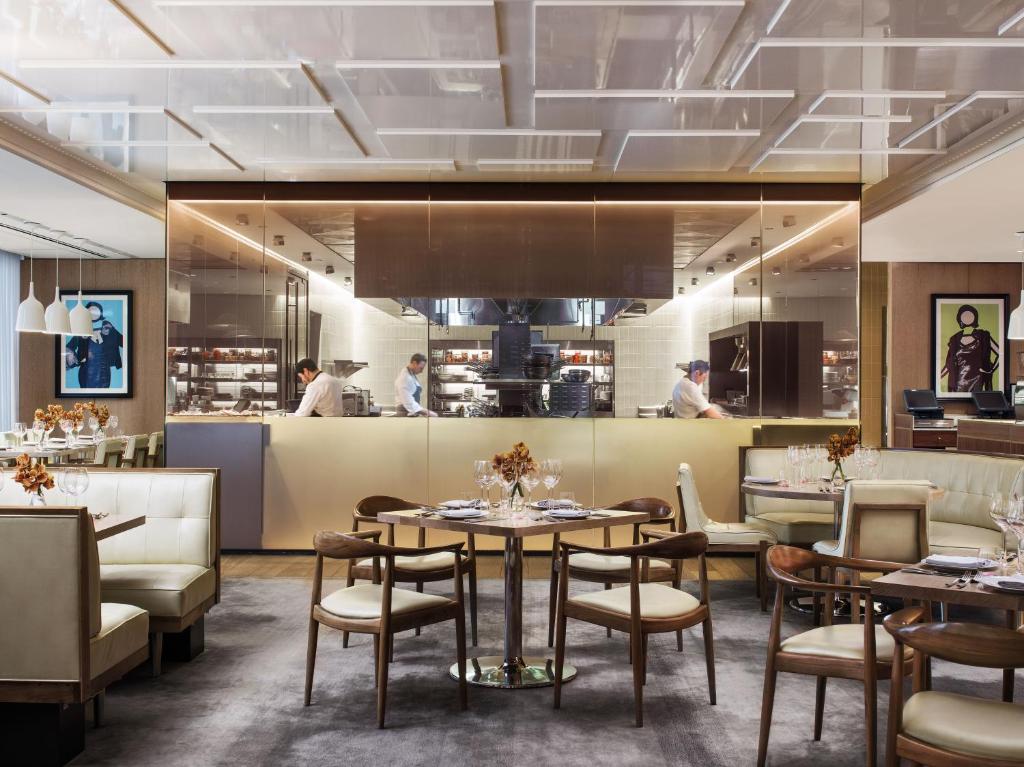 Posezení v ubytování The Langham Chicago