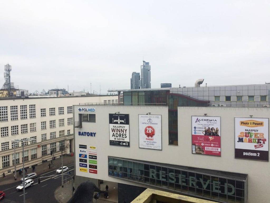 a view of a city with signs on the side of a building at Stylowy apartament Centrum Gdyni in Gdynia