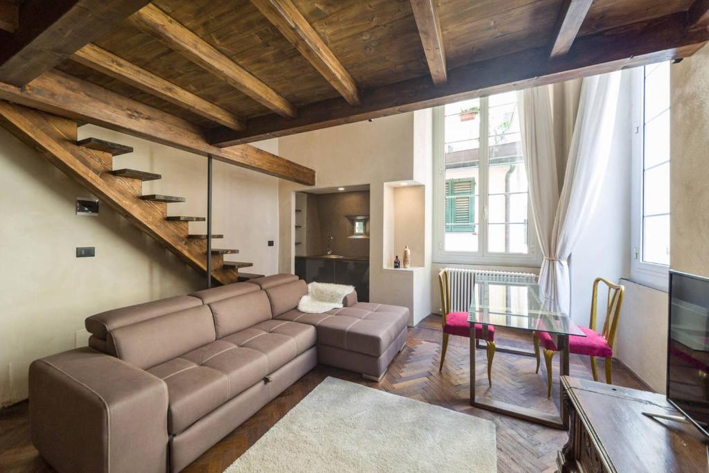 A seating area at Charming Genova | Residenza d'epoca