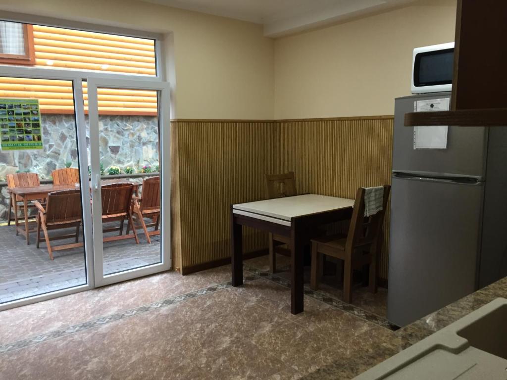 Kuchyň nebo kuchyňský kout v ubytování Mini hotel Solnce Karpat