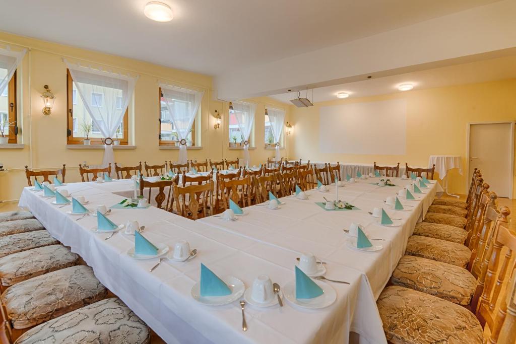 A seating area at Hotel am Galgenberg