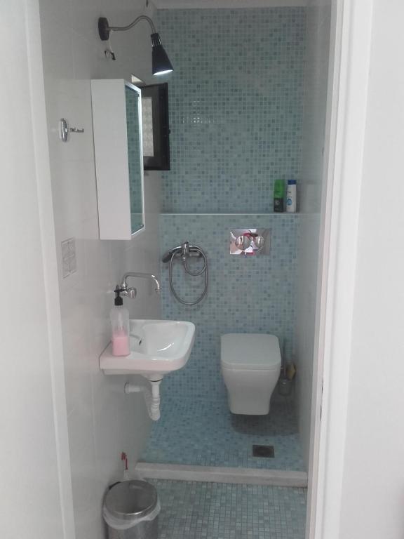 A bathroom at Teris Appartment
