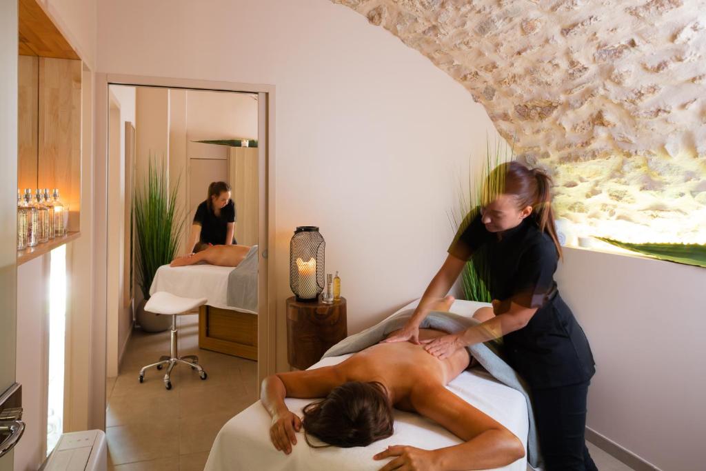 Lázně a/nebo wellness v ubytování Contact Hôtels Le Savigny & Spa