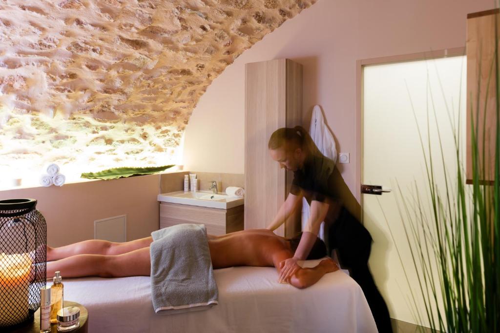 Lázně a/nebo wellness v ubytování Contact Hôtels Le Savigny & Spa